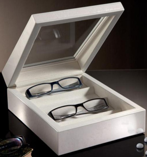 Agresti box for 4 eyeglasses in polished white birds eye maple.