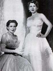 Gloria Morgan Vanderbilt (left) with her identical twin, Thelma, Viscountess Furness, in 1955.