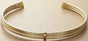 Trademark women's Ribbed choker with oval-shaped binding: US$218.