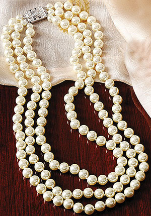 Jackie Kennedy Triple-Strand Faux Pearl Necklace: US$150.
