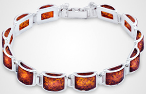House of Amber women's captivating silver bracelet with 12 links and cognac amber: €428.