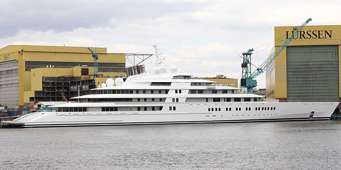 Azzam - the world's largest yacht: 590 ft / 180 m / £400 mio.