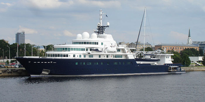 Le Grand Bleu - the world's 22nd largest yacht: 370 ft / 113 m.