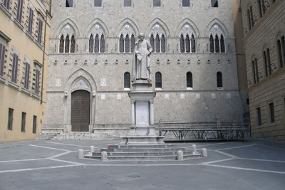 Banca Monte dei Paschi di Siena's main entrance's headquarter: Piazza Salimbeni, 3, 53100 Siena, Italy.