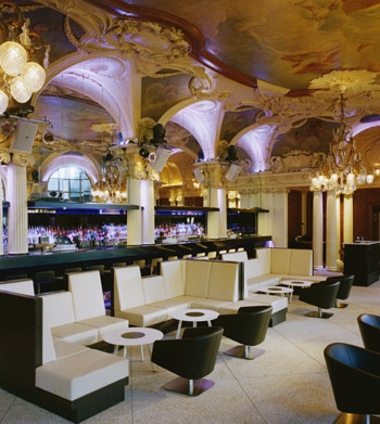 Café Opera Nightclub, Karl XII:s torg, 111 86 Stockholm.