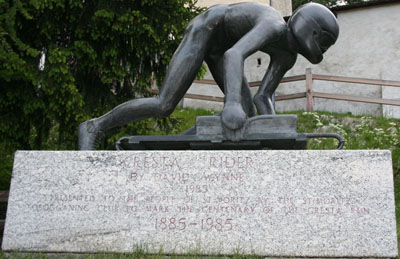 Opposite the Kulm Hotel: Life-size bronze sculpture of a skeleton rider by David Wynne. A gift presented by the St. Moritz Tobogganing Club to the municipality on the occasion of the club’s centenary celebrations in 1985.