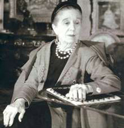 Jeanne Lanvin (1867-1946).