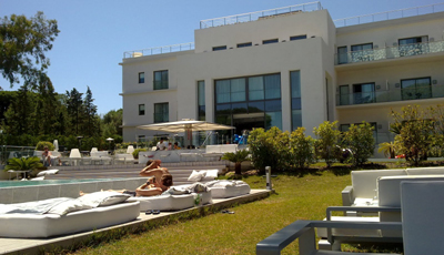 Kube Hotel, 13 Chemin Rogon de la Valette, Route de Saint-Tropez, 83580 Gassin.