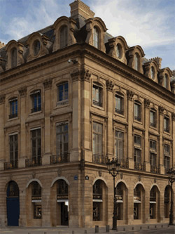 Louis Vuitton Haute Joaillerie, 23, place Vendôme, 75001 Paris, France.