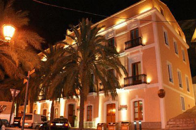 Hotel Mirador de Dalt Vila, Plaza de España, 4, (Dalt Vila) 07800 Ibiza Town.