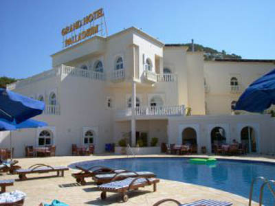 Grand Hotel Palladium, Calle Los Lirios 1, Siesta, 07814 Santa Eulalia.