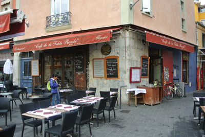 Café de la Table Ronde, 7 Place Saint André.