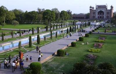 Garden of the Taj Mahal, Agra, Uttar Pradesh, India.