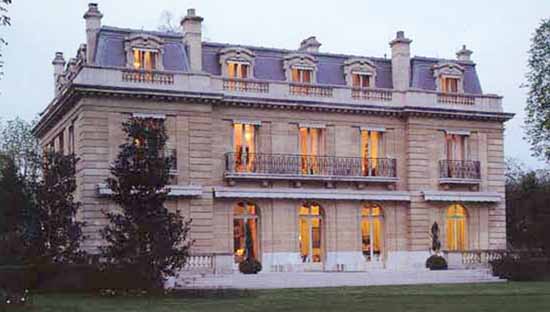 Villa Windsor, 4 Route du Champ d'Entraînement (Bois de Boulogne), Neuilly-sur-Seine, 75016 Paris, France.