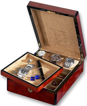 Venlu Grand Dresser Valet: US$580.