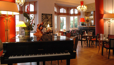 Piano-Bar-Fitzgerald at Hôtel Belles Rives, 33, Boulevard Edouard Baudoin, 06160 Juan-les-Pins, Cap d’Antibes.