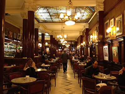CafÉ Tortoni, Avenida de Mayo 825, 1084 Buenos Aires.