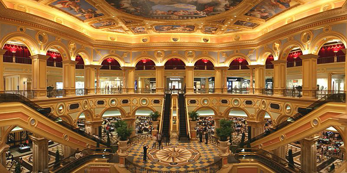 The Venetian Macao-Resort-Hotel, Baía De N. Senhora da Esperança, s/n, Ilhas, The Cotai Strip, Macau (Sar, China) - The largest casino in the world.