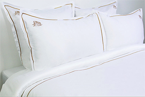 Byblos Super King size bed set: €610.