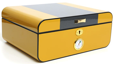 YELLOW LACQUERED HUMIDOR IN CARBON FIBER: €169.90.
