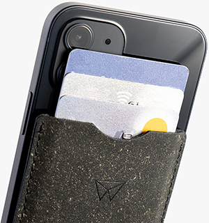 Walter Wallet snap wallet holds up top 3 cards & magnetically attaches to your iPhone 12 & iPhone 13: €25.