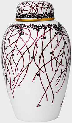 Nymphenburg Vase with Lid: 2,820.